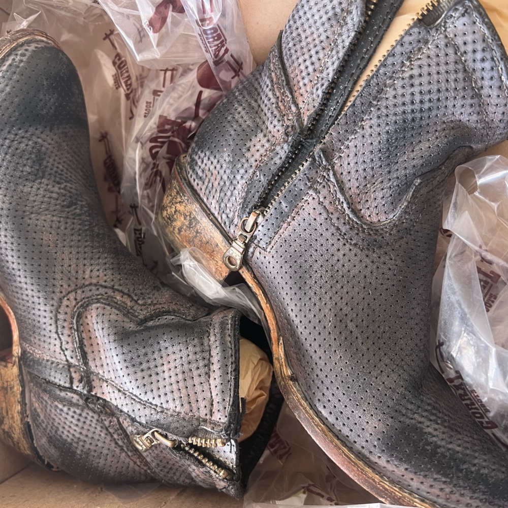 Corral boots size 7